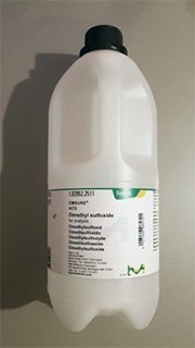 La botella de HDPE de 2,5 litros para los productos químicos Supelco®. La botella de HDPE de 2,5 litros para los productos químicos Supelco®.