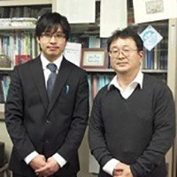 写真右:内田和幸 准教授 / 写真左:岸本拓也 氏 写真右:内田和幸 准教授 / 写真左:岸本拓也 氏