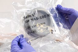 Safe Lid for MAS-100 NT&#174; for use with MAS-100 NT&#174;, sterile; irradiated (Alternative to the standard autoclavable perforated lid), ready-to-use, box of 30&#160;units